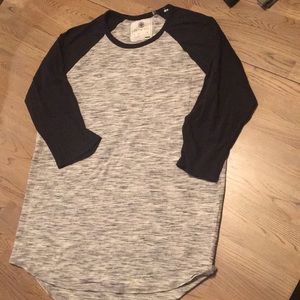 3/4 sleeve raglan shirt